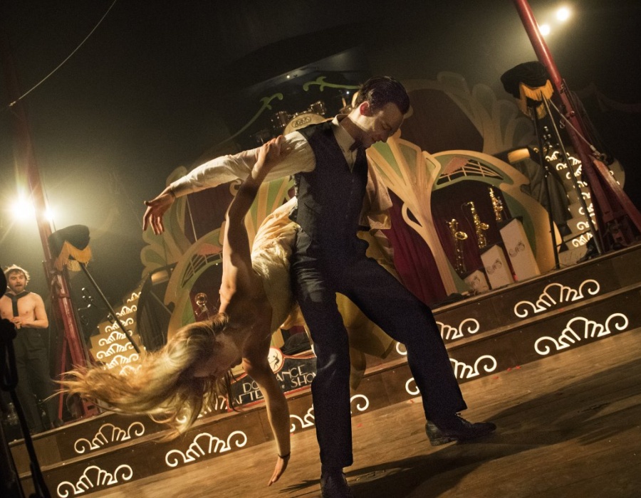 Circus Ronaldo: Swing